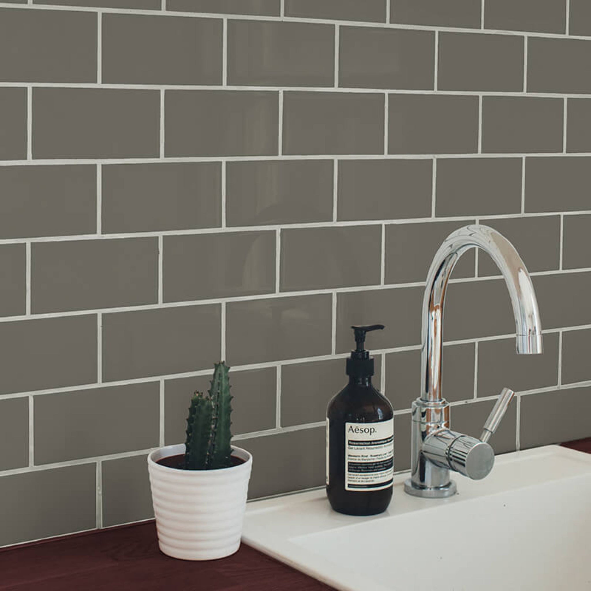 LISO - DARK GREY 3X6 - ROOM SCENE