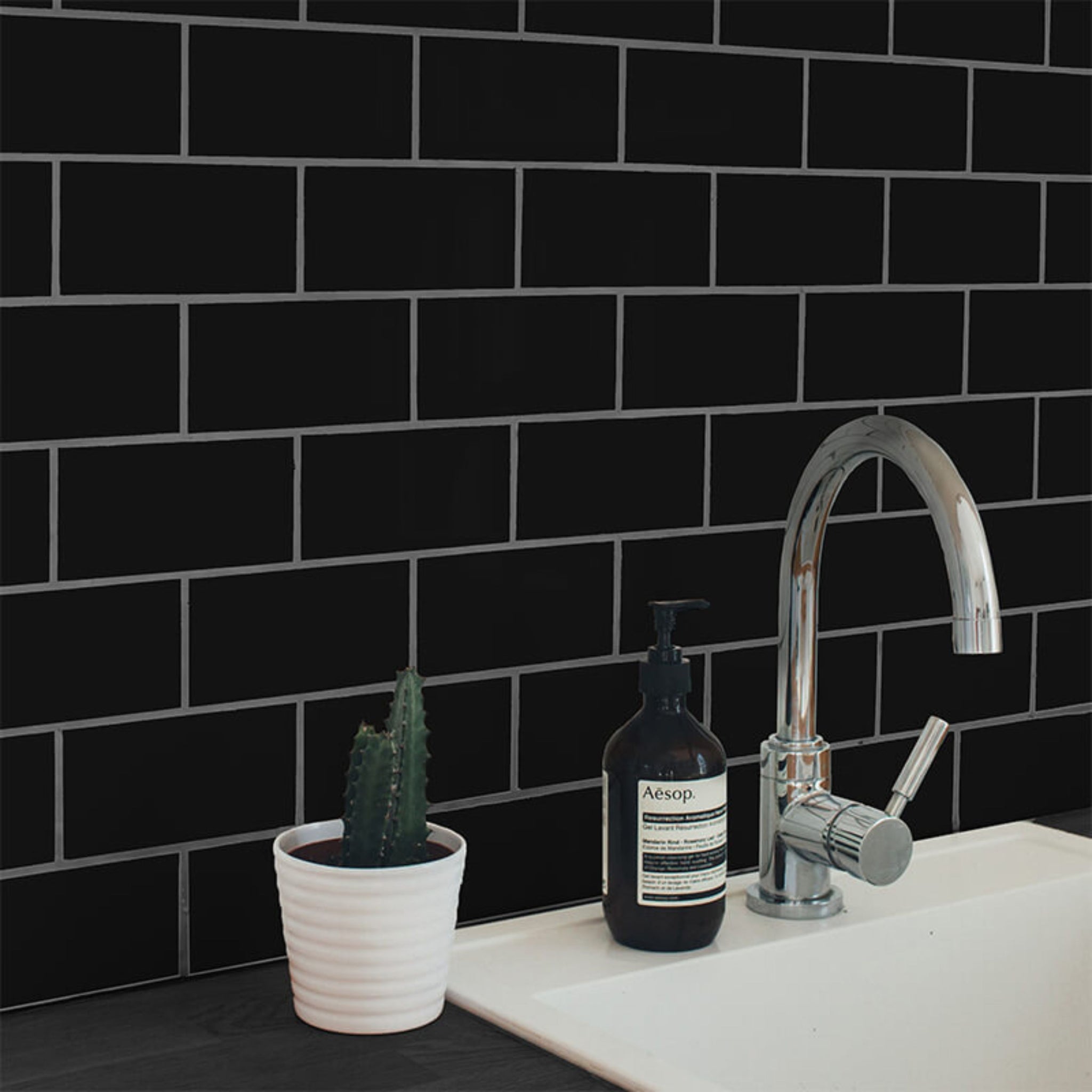 LISO - NEGRO 3X6 - ROOM SCENE