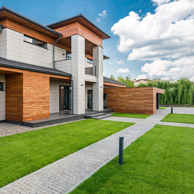 Gazon synthétique au Québec : tout savoir avant d’installer dans votre cour